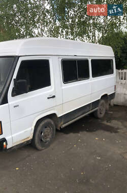 Минивэн Mercedes-Benz MB-Class 1990 в 