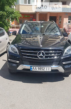 Внедорожник / Кроссовер Mercedes-Benz ML 250 2014 в Киеве