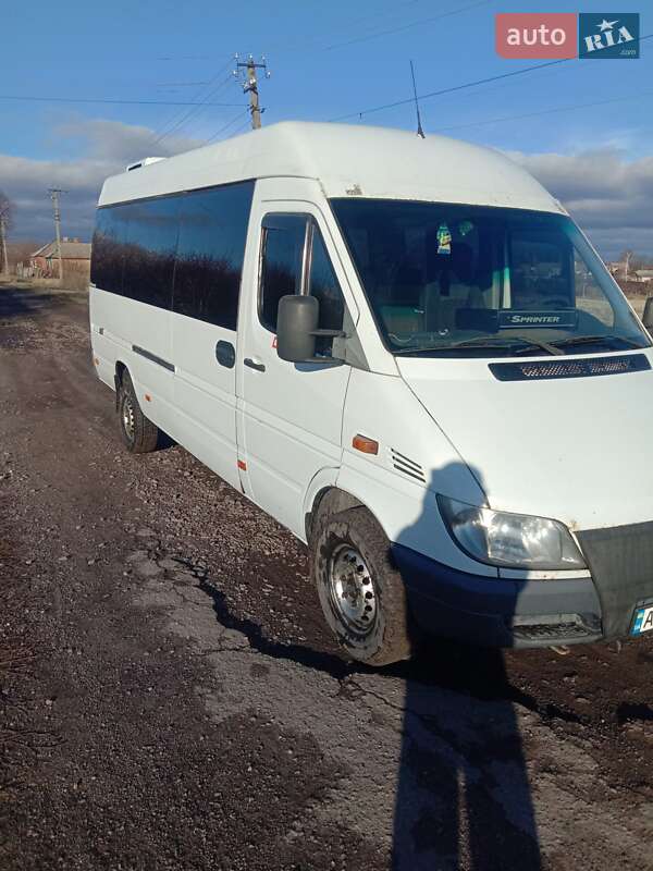 Мікроавтобус Mercedes-Benz O 403 2003 в Валках