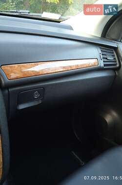 Мінівен Mercedes-Benz R-Class 2011 в 