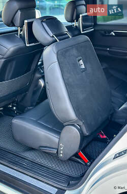 Минивэн Mercedes-Benz R-Class 2012 в 