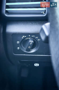 Минивэн Mercedes-Benz R-Class 2012 в 