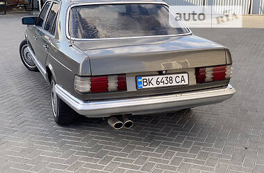 Седан Mercedes-Benz S-Class 1982 в 