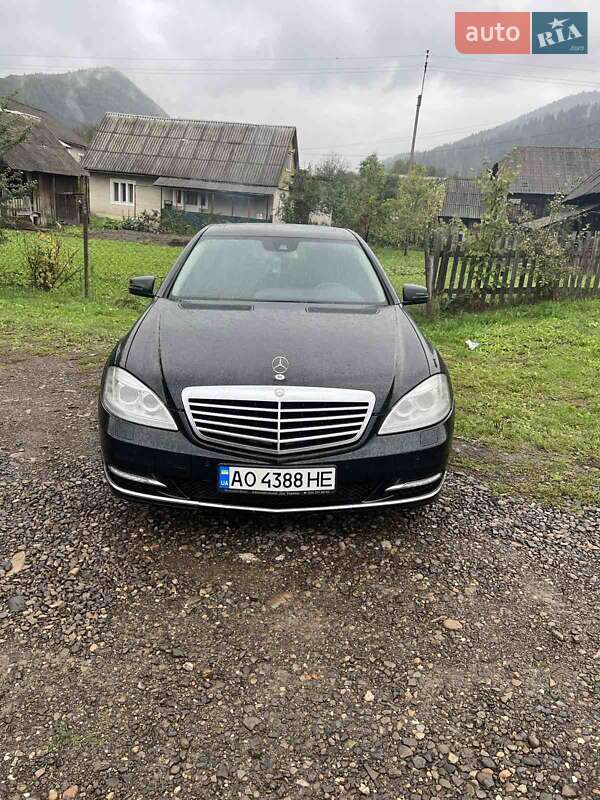 Mercedes-Benz S-Class 2011