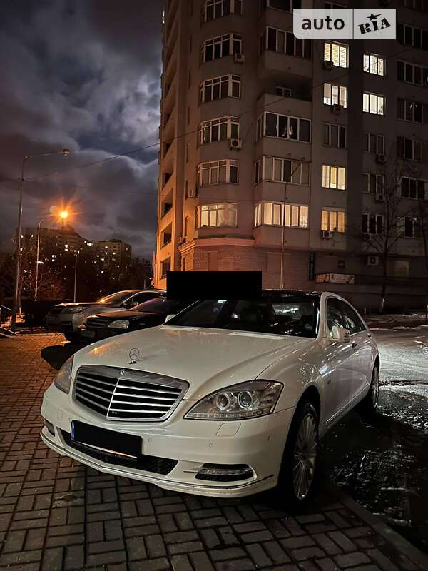 Седан Mercedes-Benz S-Class 2012 в Виннице