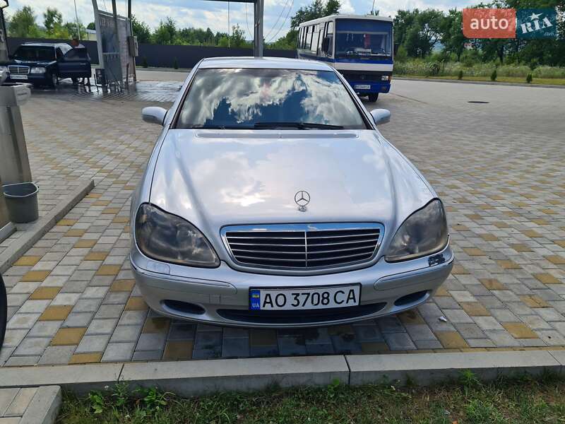 Седан Mercedes-Benz S-Class 2001 в Иршаве