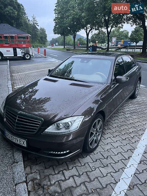 Mercedes-Benz S-Class 2011