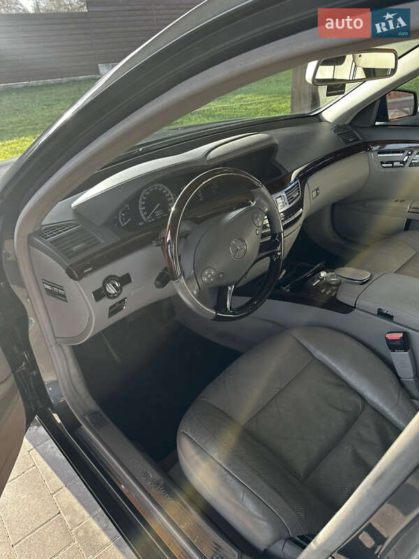 Седан Mercedes-Benz S-Class 2009 в Вижнице