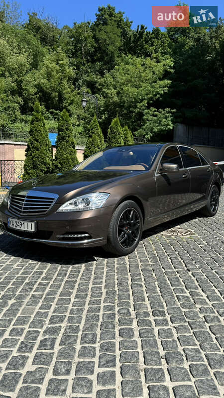 Mercedes-Benz S-Class 2010