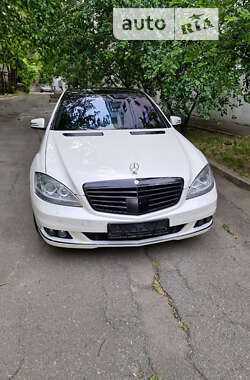 Mercedes-Benz S-Class 2012