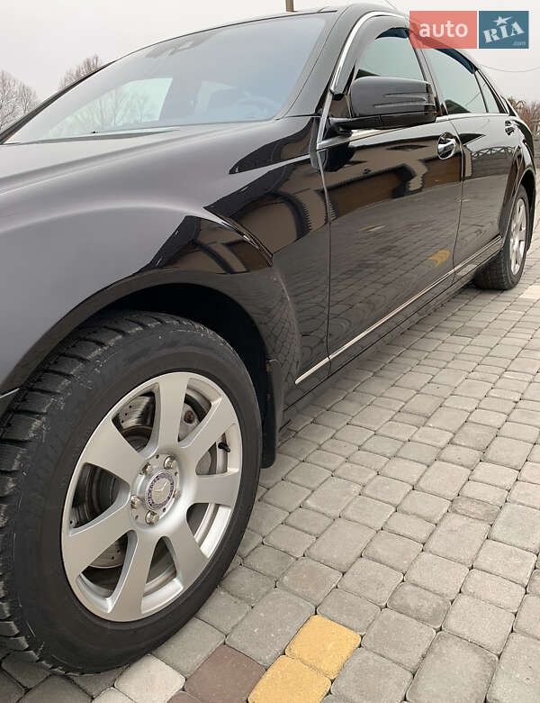 Седан Mercedes-Benz S-Class 2013 в Косове