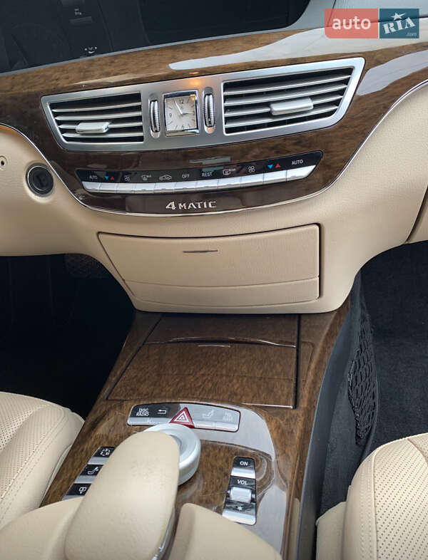 Седан Mercedes-Benz S-Class 2013 в Косове