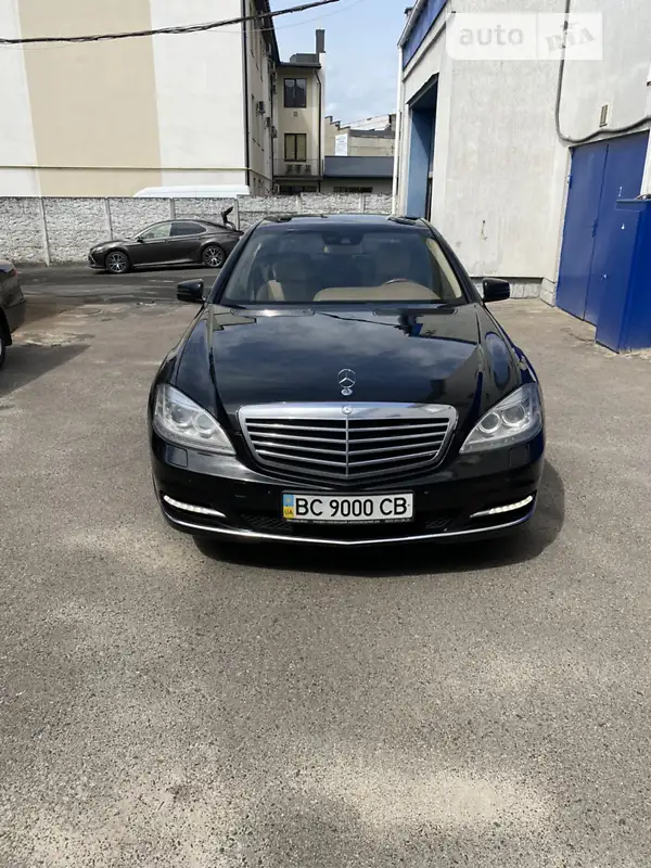 Mercedes-Benz S-Class