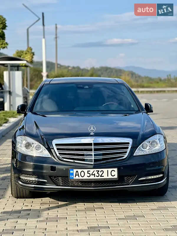 Mercedes-Benz S-Class 2012