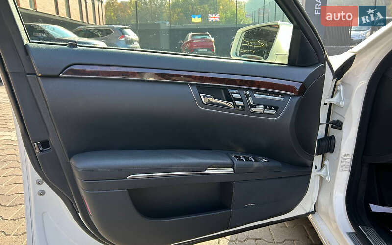 Седан Mercedes-Benz S-Class 2011 в Чернівцях