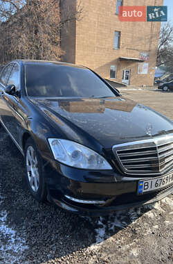 Седан Mercedes-Benz S-Class 2005 в Карлівці