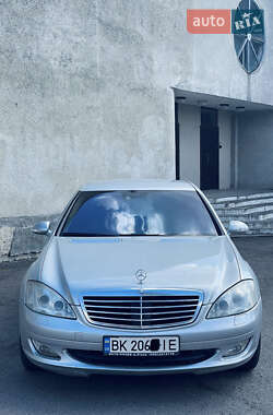 Седан Mercedes-Benz S-Class 2007 в Ровно