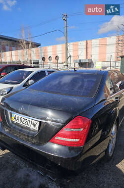 Mercedes-Benz S-Class 2011