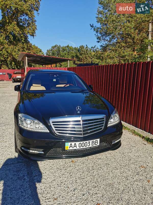 Седан Mercedes-Benz S-Class 2012 в 