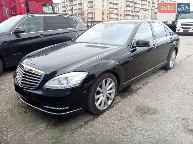 Седан Mercedes-Benz S-Class 2013 в 