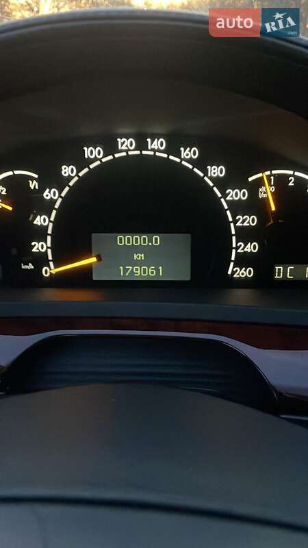 Седан Mercedes-Benz S-Class 2004 в Рени