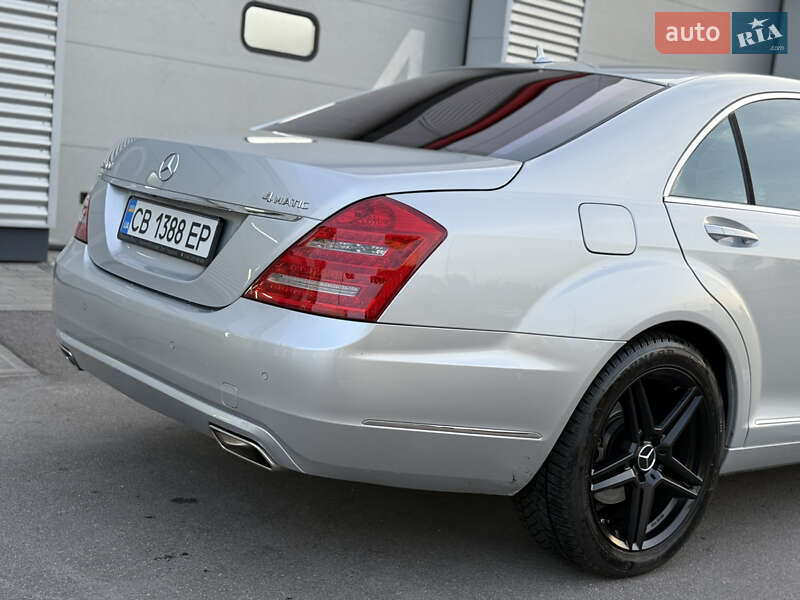 Mercedes-Benz S-Class 2010