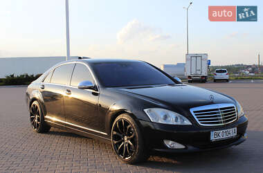 Седан Mercedes-Benz S-Class 2006 в Ровно