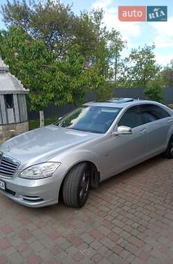 Седан Mercedes-Benz S-Class 2011 в Дубно