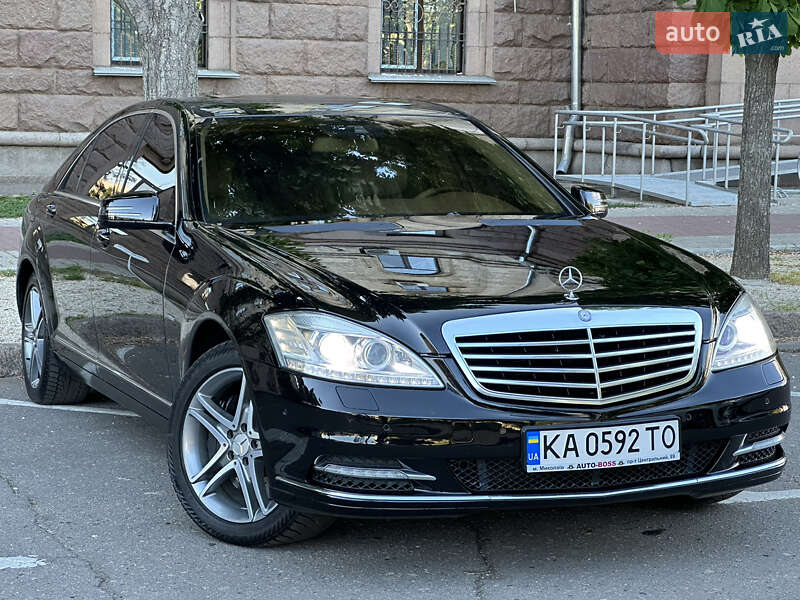 Mercedes-Benz S-Class 2011