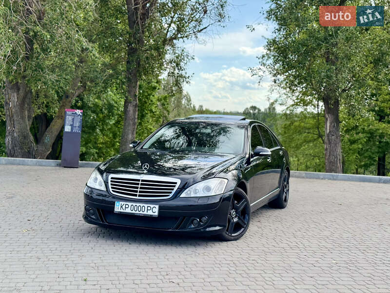 Седан Mercedes-Benz S-Class 2005 в 