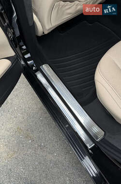 Седан Mercedes-Benz S-Class 2012 в 