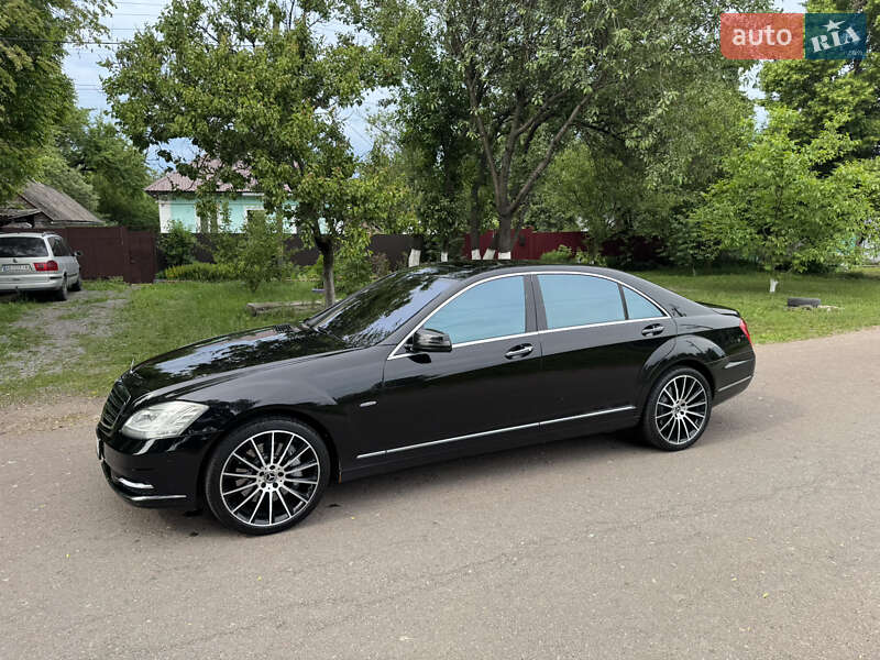 Mercedes-Benz S-Class 2011
