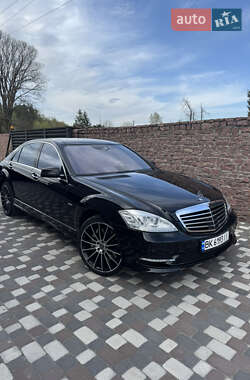 Mercedes-Benz S-Class 2012