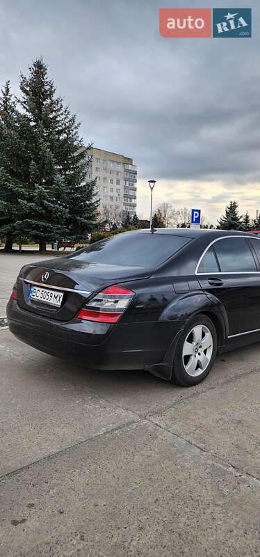 Седан Mercedes-Benz S-Class 2006 в Вараше