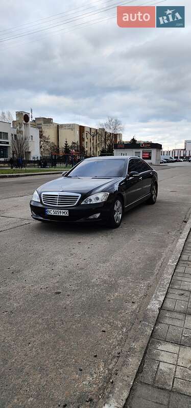 Седан Mercedes-Benz S-Class 2006 в Вараше