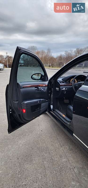 Седан Mercedes-Benz S-Class 2006 в Вараше