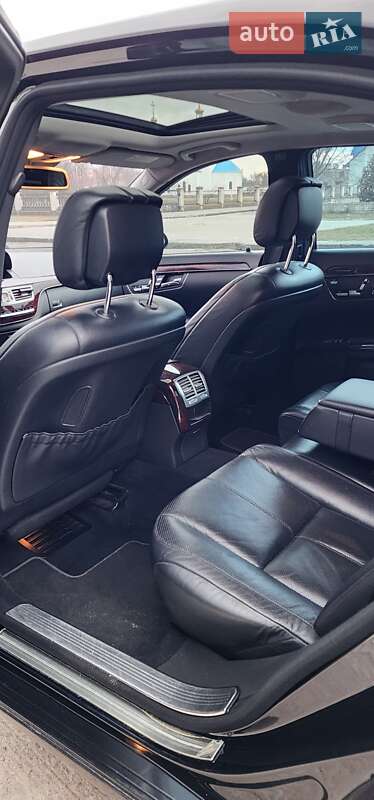 Седан Mercedes-Benz S-Class 2006 в Вараше