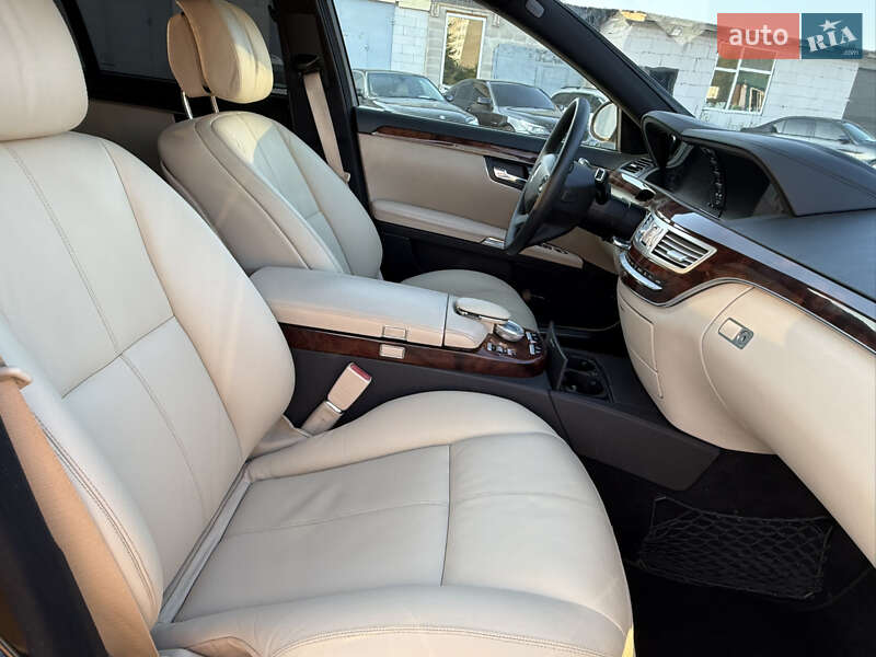 Седан Mercedes-Benz S-Class 2006 в Ровно