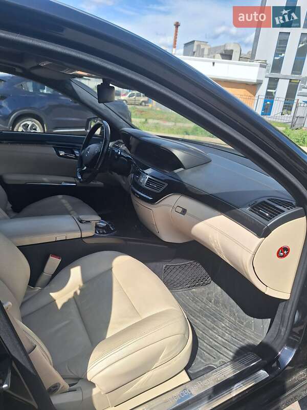 Mercedes-Benz S-Class 2011