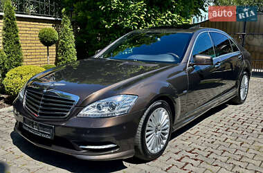 Mercedes-Benz S-Class 2011