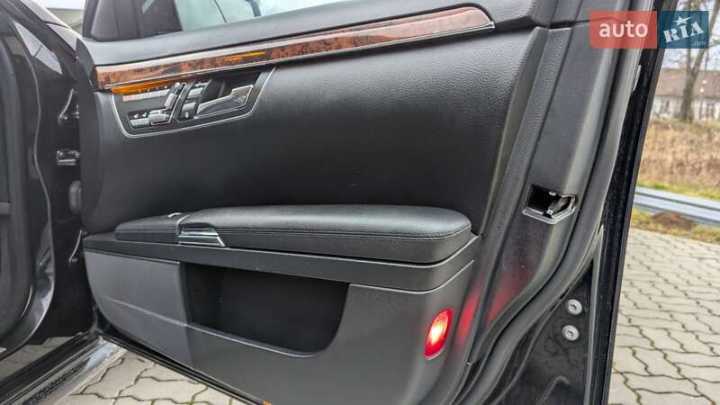 Седан Mercedes-Benz S-Class 2009 в Стрию