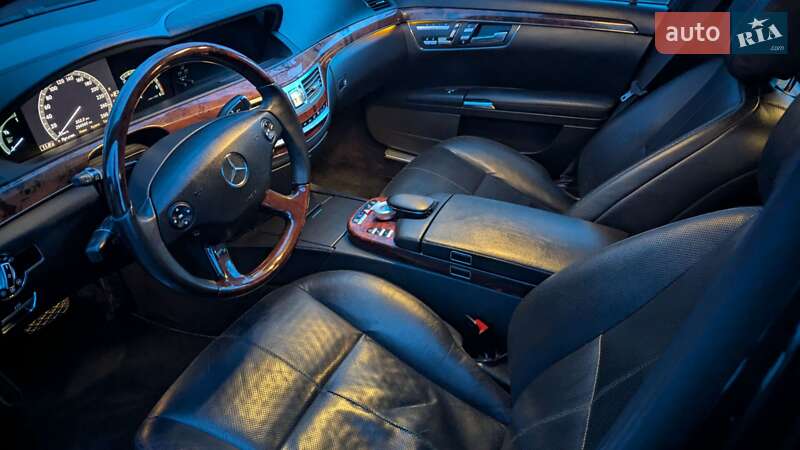 Седан Mercedes-Benz S-Class 2009 в Стрию