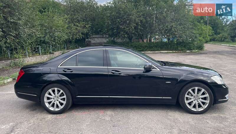 Mercedes-Benz S-Class 2011