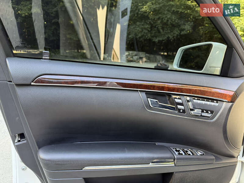 Седан Mercedes-Benz S-Class 2010 в Львові