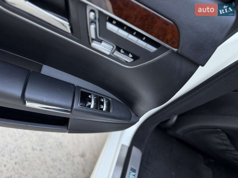 Седан Mercedes-Benz S-Class 2010 в Львові