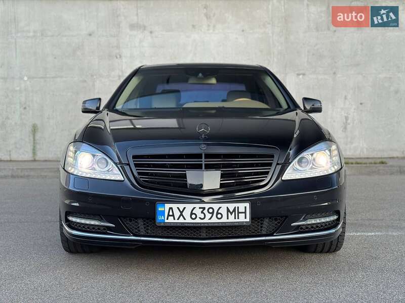 Mercedes-Benz S-Class 2011
