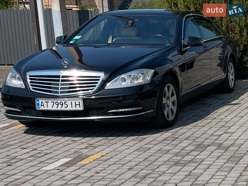 Седан Mercedes-Benz S-Class 2013 в Косове