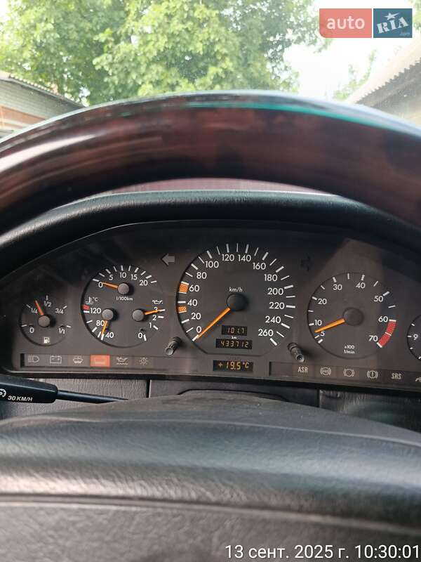 Mercedes-Benz S-Class 1996