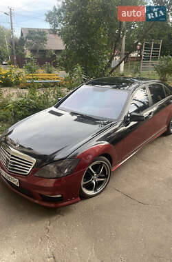 Седан Mercedes-Benz S-Class 2005 в 