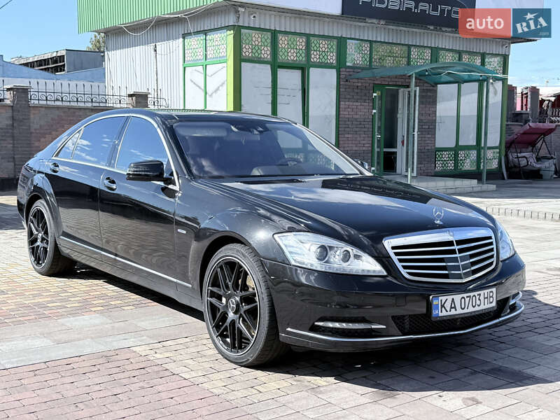 Mercedes-Benz S-Class 2011